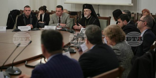 Митрополит Антоний откри първото заседание на Комисията по култура и медии в Народното събрание