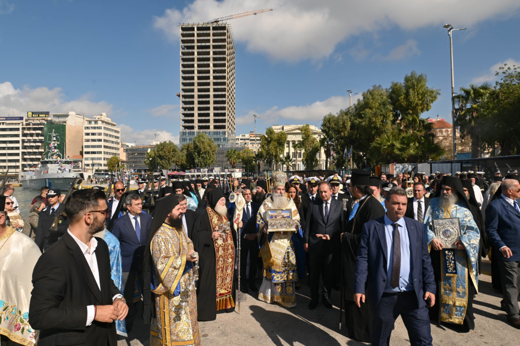 Δήμαρχος Πειραιά: “Η Αγία Ζώνη θα φέρει πνευματική ανάταση”