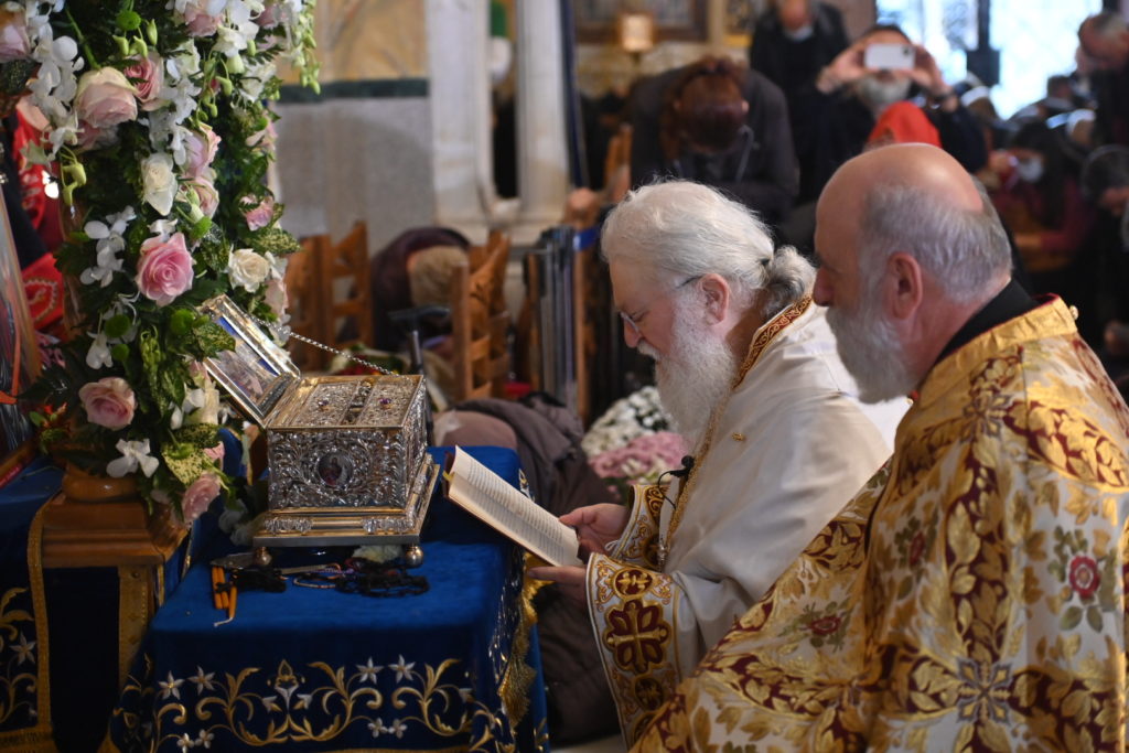 Άγιος Νικόλαος Πειραιά: Η πρώτη Θεία Λειτουργία ενώπιον της Αγίας Ζώνης (ΒΙΝΤΕΟ+ΦΩΤΟ)