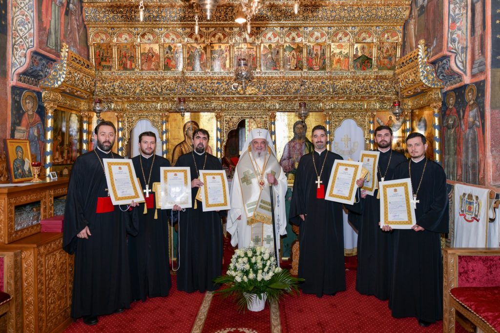 Şase clerici au fost ridicaţi în rang de Patriarhul Daniel: Este o onoare, dar şi o responsabilitate