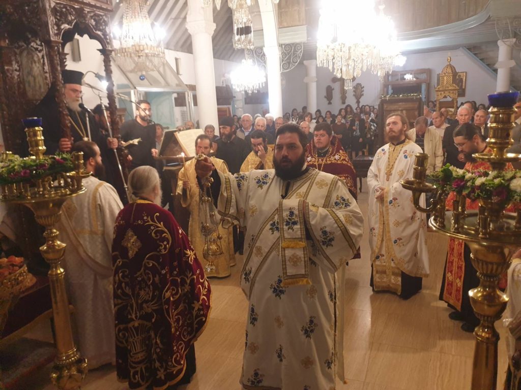 ﻿Πανηγυρικός Εσπερινός στον πανηγυρίζοντα Ναό Αγίων Αναργύρων στους Αγίους Βαβατσινιάς