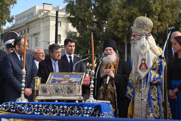 Ρεπορτάζ από την υποδοχή της Αγίας Ζώνης στον Πειραιά (ΒΙΝΤΕΟ)