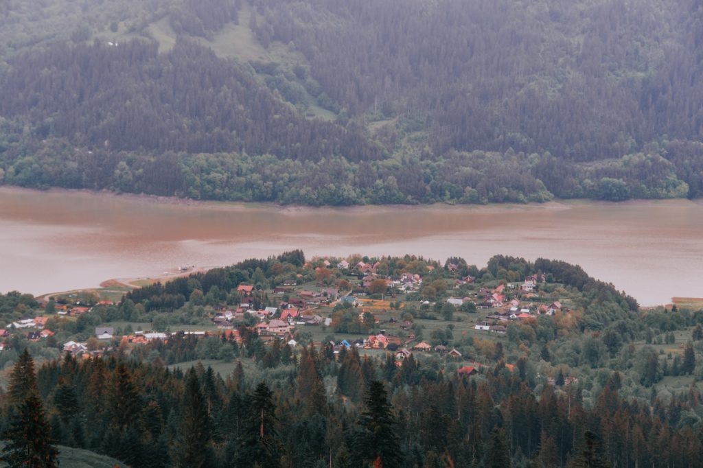Τοπικές βροχές την Κυριακή με τη θερμοκρασία σε άνοδο