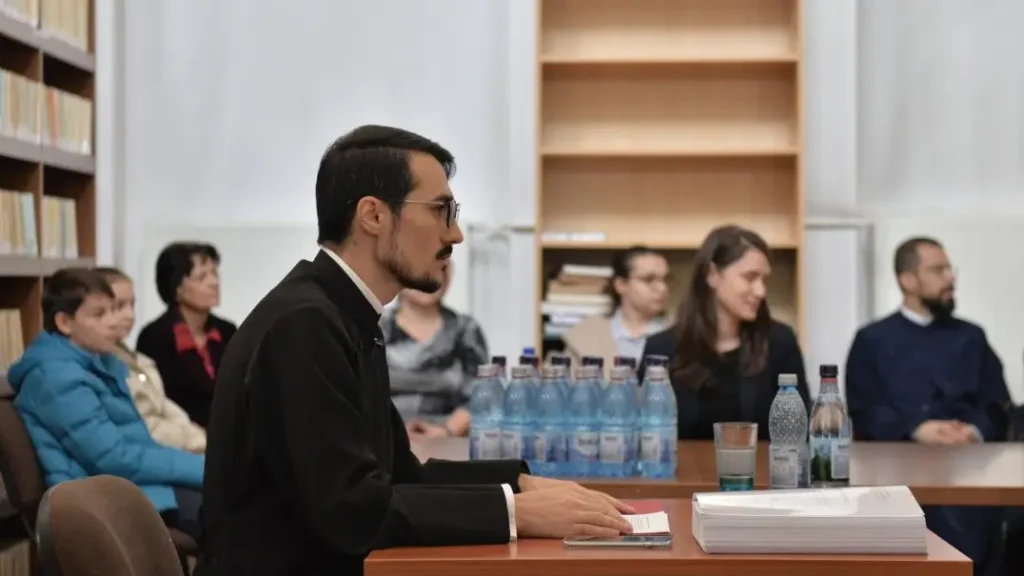 O nouă cercetare doctorală prezentată la București evaluează teologic comunicarea interpersonală în spațiul digital