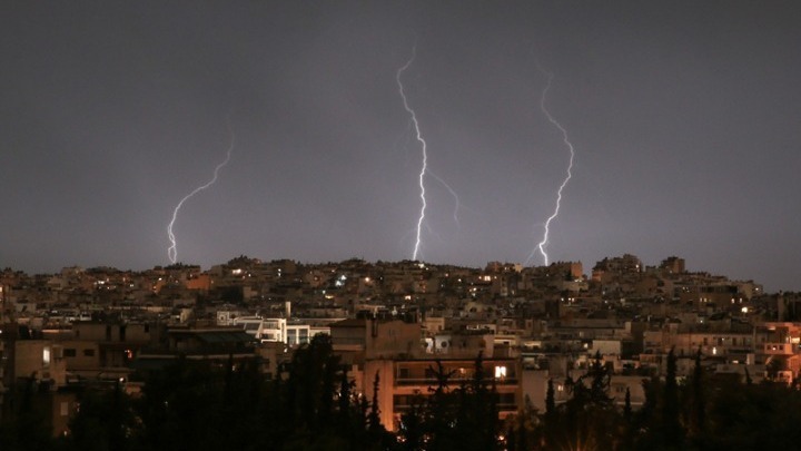 Μήνυμα του 112 στους κατοίκους της Αττικής για επικίνδυνα καιρικά φαινόμενα