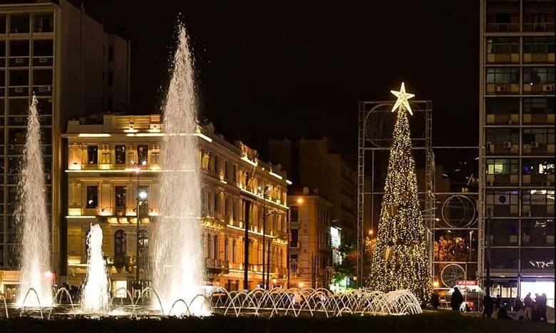 25 δήμαρχοι από όλο τον κόσμο φωταγωγούν το Χριστουγεννιάτικο δέντρο στο Σύνταγμα