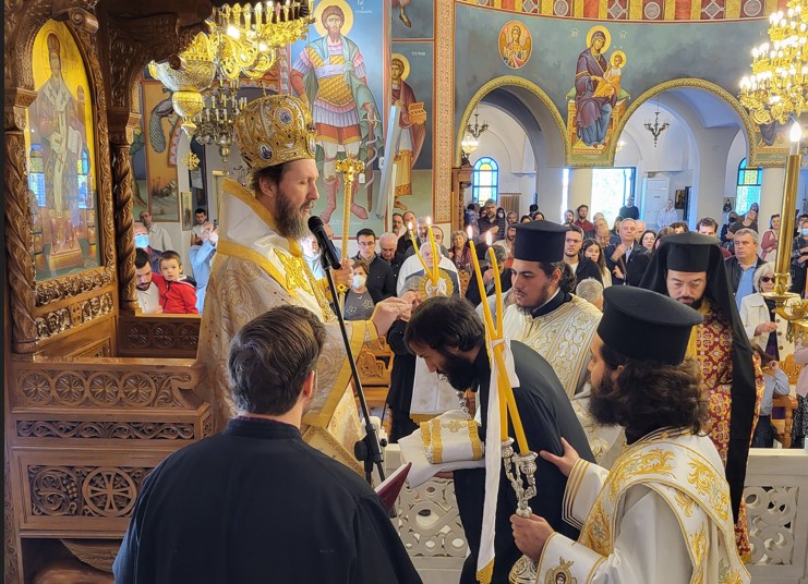 Χειροτονία Διακόνου από τον Μητροπολίτη Γλυφάδας (ΦΩΤΟ)