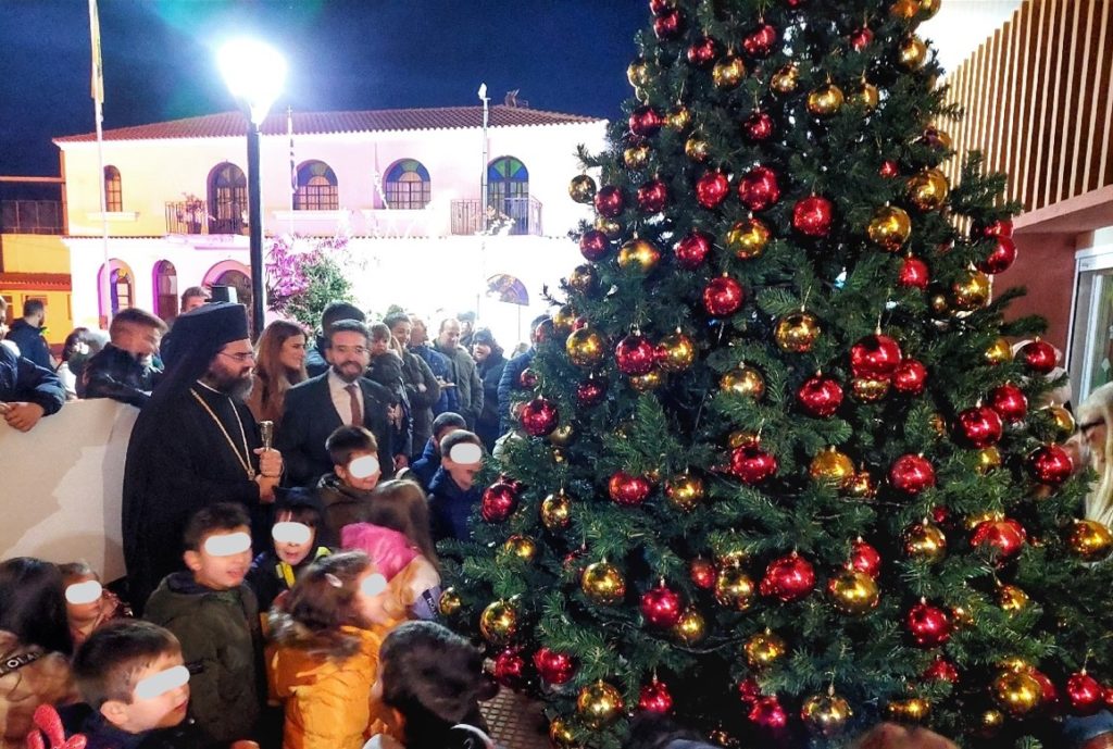 Φωταγωγήθηκε το χριστουγεννιάτικο δέντρο των Βρεφονηπιακών Σταθμών Μητρόπολης Μαρωνείας