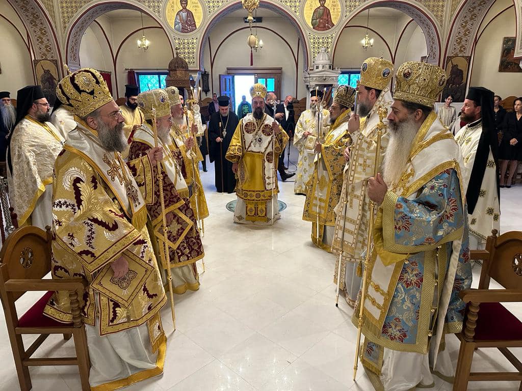 Πολυαρχιερατικό συλλείτουργο για τα ονομαστήρια του Μητροπολίτη Θήρας