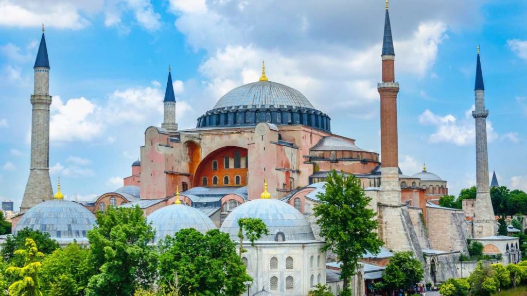 Να κηρυχθεί η Αγία Σοφία μνημείο εν κινδύνω ζητά από την UNESCO η ΔΣΟ – Μη αναμενόμενη η στάση της διεθνούς κοινότητας μέχρι σήμερα