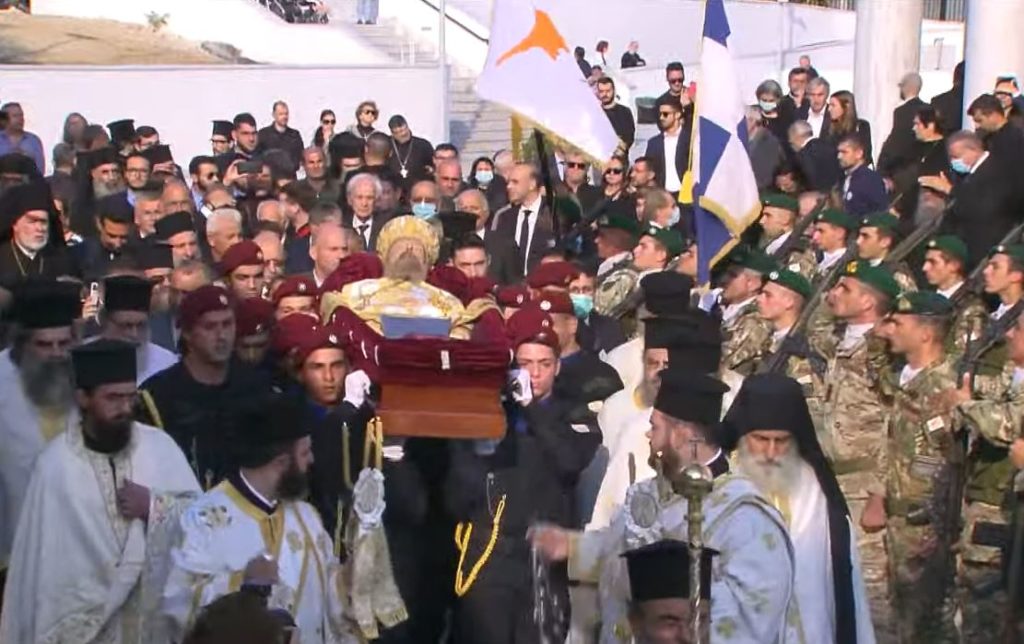 Η Εξόδιος Ακολουθία του Αρχιεπισκόπου Κύπρου Χρυσοστόμου Β’ – Το “ύστατο χαίρε” στον επί 16 χρόνια Προκαθήμενο (ΒΙΝΤΕΟ+ΦΩΤΟ)