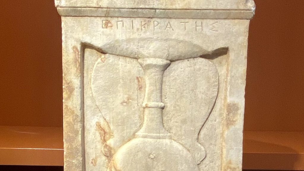 H επιτύμβια στήλη του Επικράτη επέστρεψε στο «σπίτι της» την Ελλάδα από το Ηνωμένο Βασίλειο