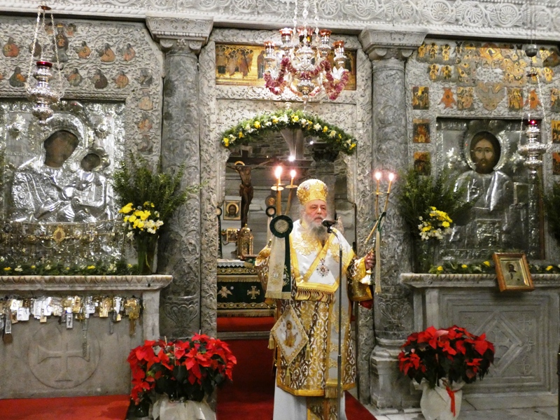 Σε κλίμα κατάνυξης η εορτή των Χριστουγέννων στην Παναγία Εκατονταπυλιανή της Πάρου