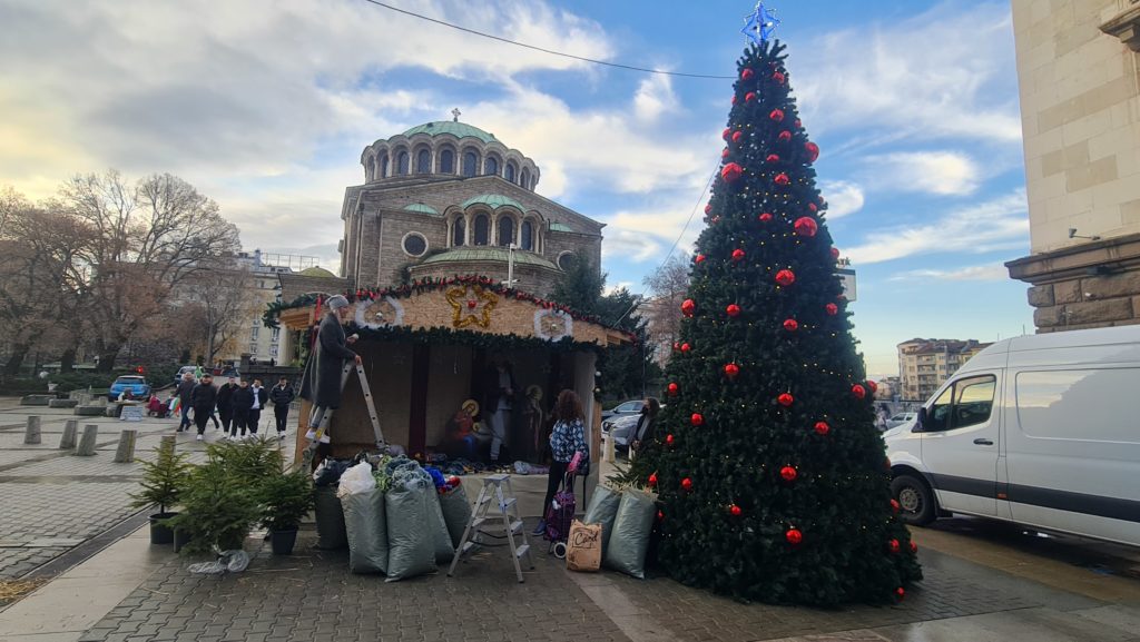На площад „Св. Неделя“ ще бъде открита къщичка със сцената на Рождество Христово