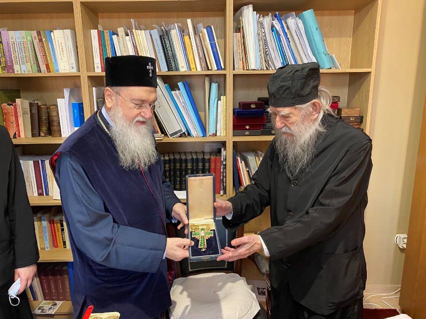 Επίσκεψη του Μητροπολίτη Κορίνθου στον Γέροντα πρώην Ηλείας Γερμανό στη Γαστούνη Ηλείας