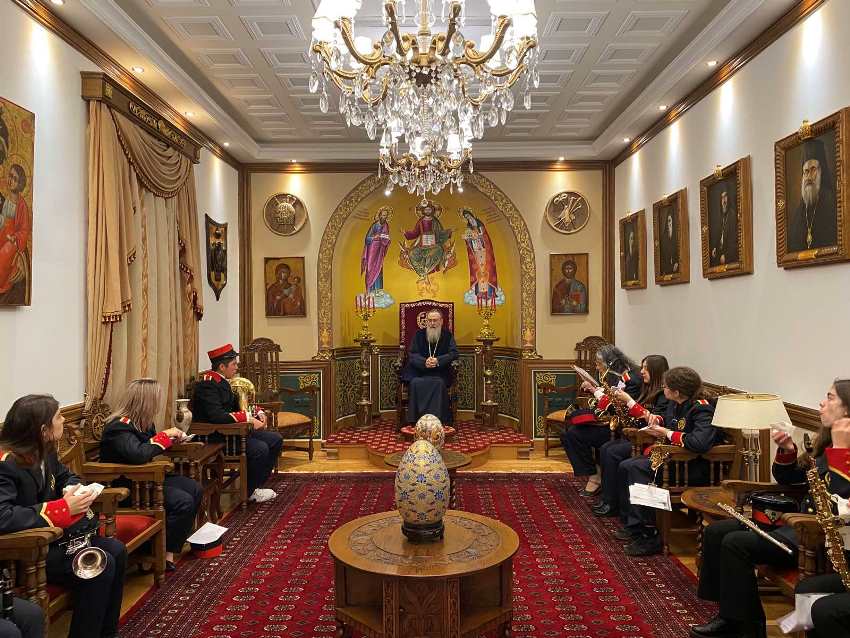 Κάλαντα από την Φιλαρμονική Κορίνθου και ευχές στον Μητροπολίτη Διονύσιο από φορείς του τόπου