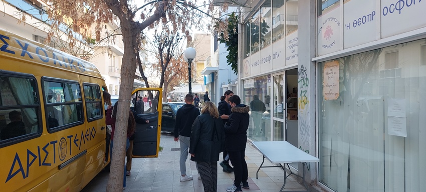 Ενίσχυση της “Θεοπροσφοράς” από το Επιμελητήριο Κορινθίας και το Αριστοτέλειο Κορινθιακό Εκπαιδευτήριο