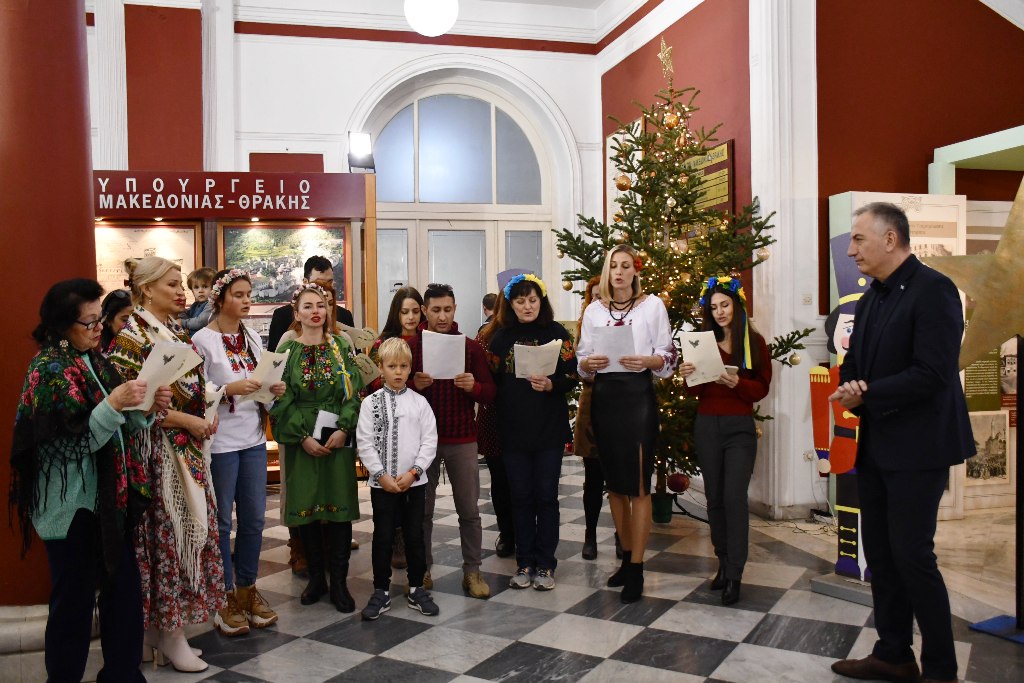 Μπάντες και χορωδίες έψαλαν τα κάλαντα στον Υφυπουργό Εσωτερικών Σταύρο Καλαφάτη