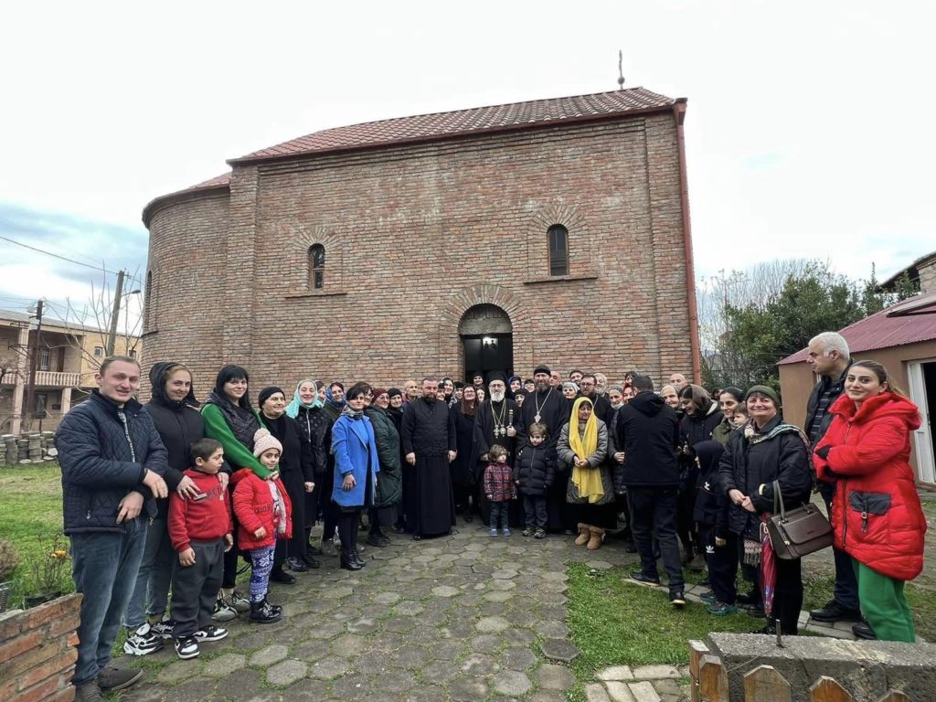 ნიკოლოზობის სადღესასწაულო წირვა ზესტაფონის წმინდა ნიკოლოზის სახელობის ტაძარში