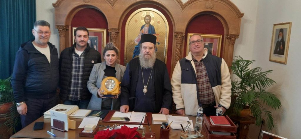 Μητρόπολη Ιερισσού: Ο Μ.Ο. Απόλλων Αρναίας δώρισε στο Γηροκομείο έναν απινιδωτή