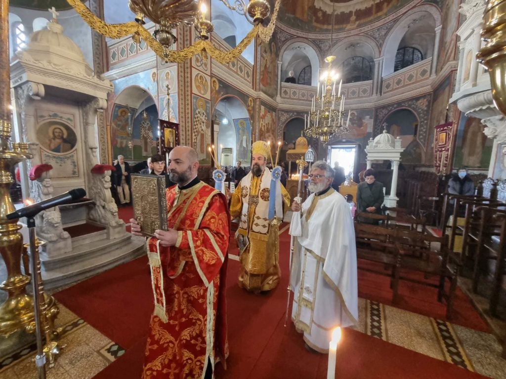 Ο Μητροπολίτης Θήρας στην Έξω Γωνιά Σαντορίνης
