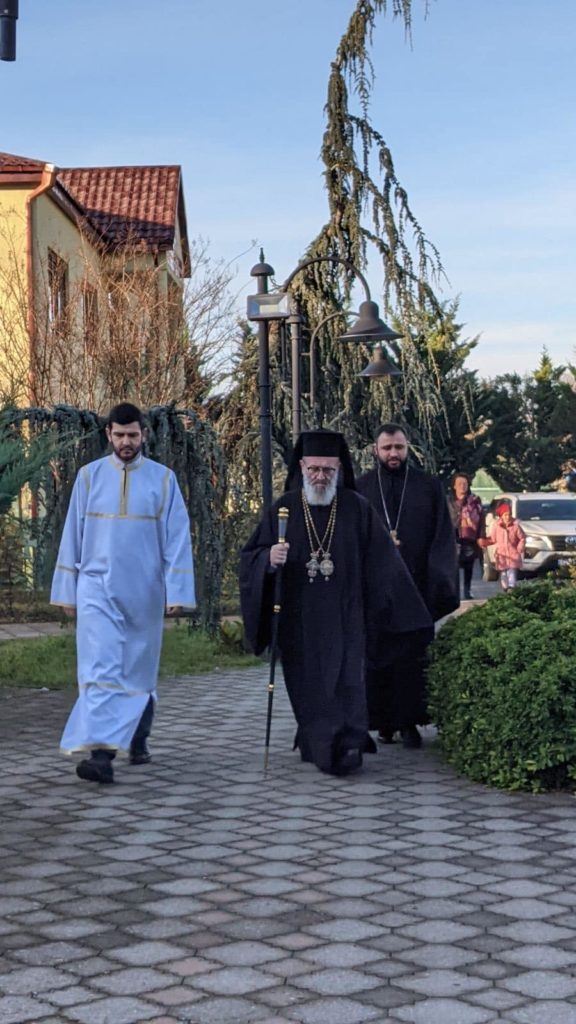 საკვირაო წირვა ზესტაფონის ყოვლადწმინდა ღვთისმშობლის მიძინების სახელობის საკათედრო ტაძარში