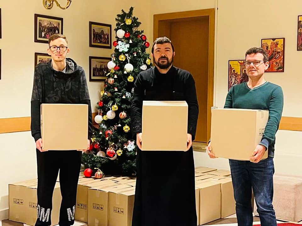 Η Ορθόδοξη Νεολαία Τιράνων στήριξε εκατοντάδες οικογένειες τα Χριστούγεννα