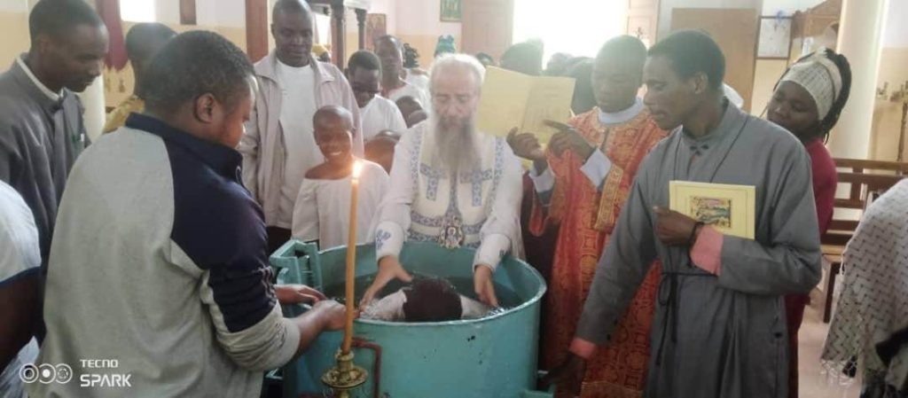 Oμαδική βάπτιση 60 κατηχουμένων ανήμερα των Χριστουγέννων στην Τανζανία