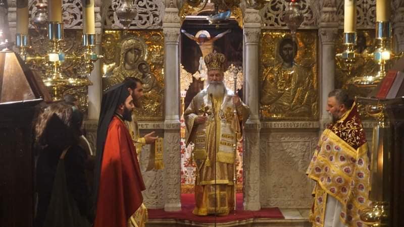 Χριστουγεννιάτικη Θεία Λειτουργία στον Καθεδρικό Ναό της Ύδρας (ΦΩΤΟ)