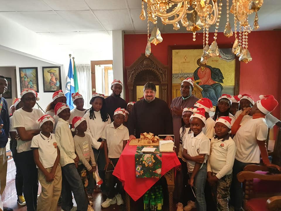 Πρωτοχρονιάτικα κάλαντα στα ελληνικά και κοπή Βασιλόπιτας στην Ιερά Μητροπολίτη Ζάμπιας