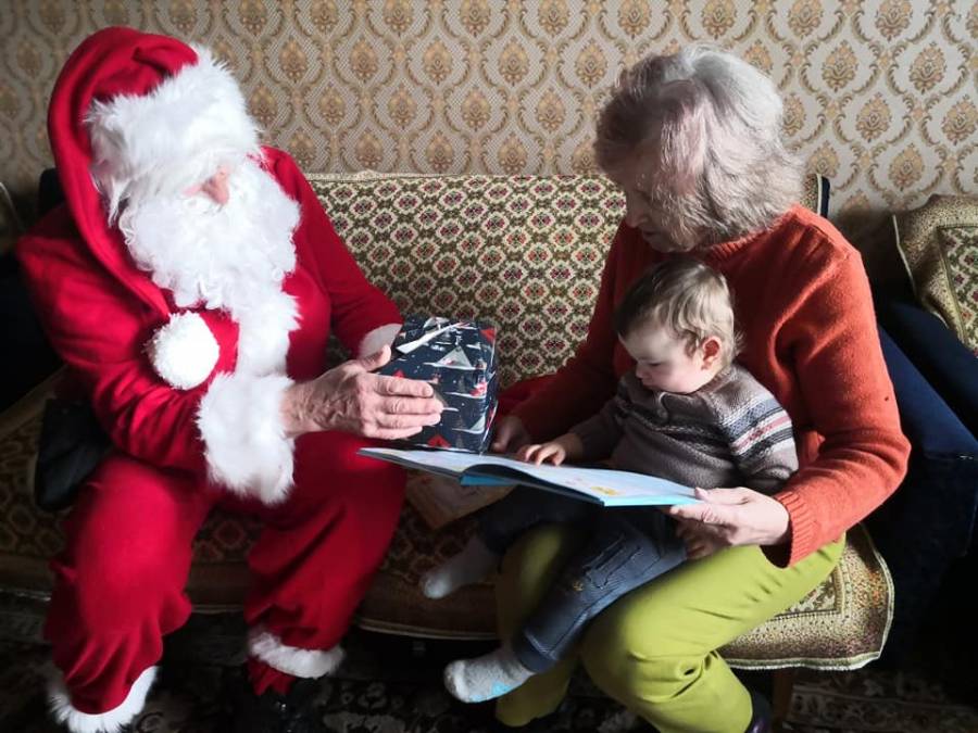 „Ангелска елха“ събира 500 подаръци за деца, чиито родители са лишени от свобода