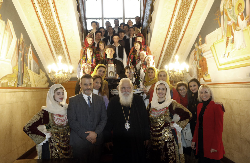 Xριστουγεννιάτικα κάλαντα στον Αρχιεπίσκοπο Αθηνών Ιερώνυμο