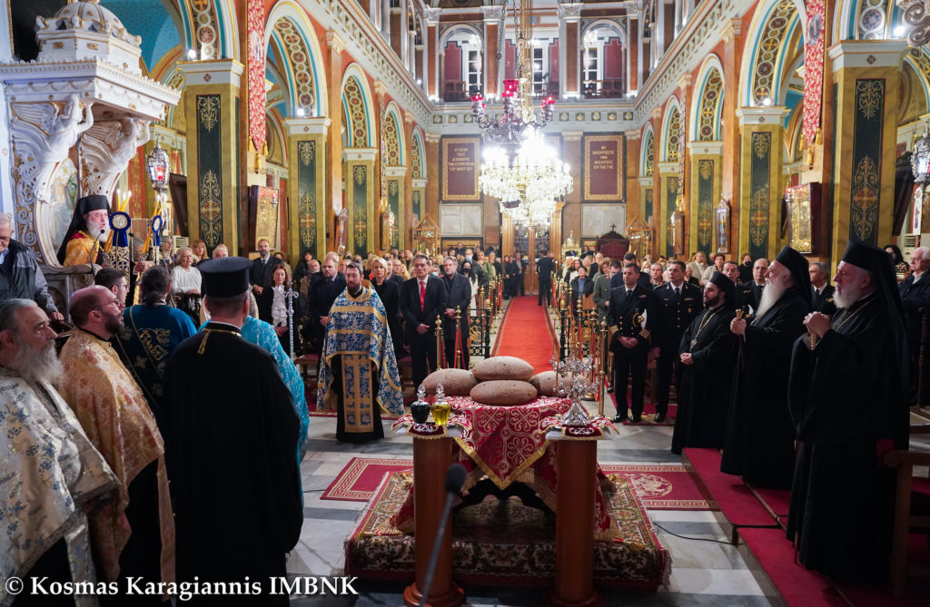 Πολυαρχιερατικός Εσπερινός για τον πολιούχο της Σύρου, Άγιο Νικόλαο (ΦΩΤΟ)