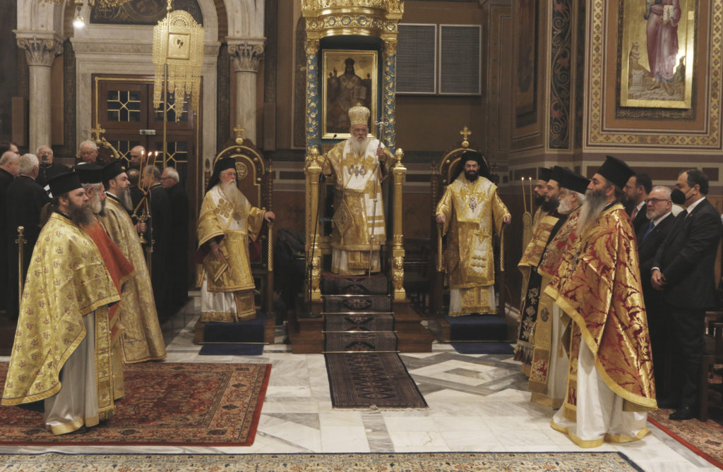 Χριστούγεννα στη Μητρόπολη Αθηνών και μήνυμα Ιερώνυμου για την ανθρώπινη αξία (ΦΩΤΟ)