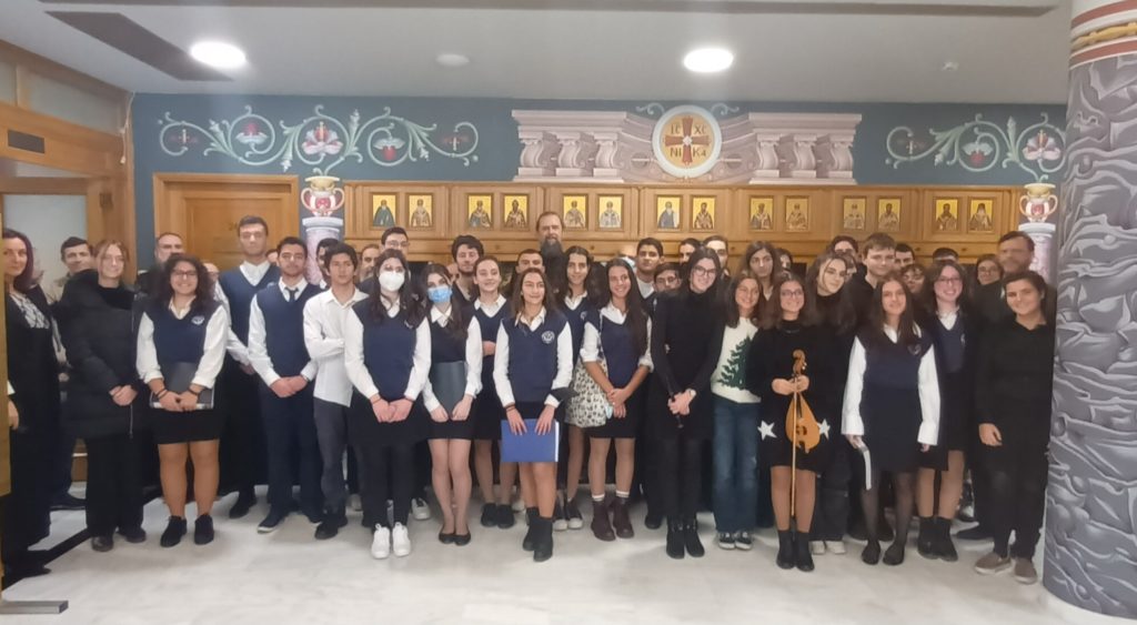 Πολυμελής χορωδία επισκέφθηκε τα Γραφεία της Ιεράς Συνόδου της Εκκλησίας της Ελλάδος