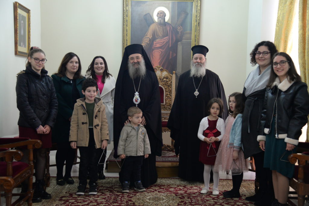 Δεκάδες παιδιά είπαν τα κάλαντα στον Μητροπολίτη Πατρών