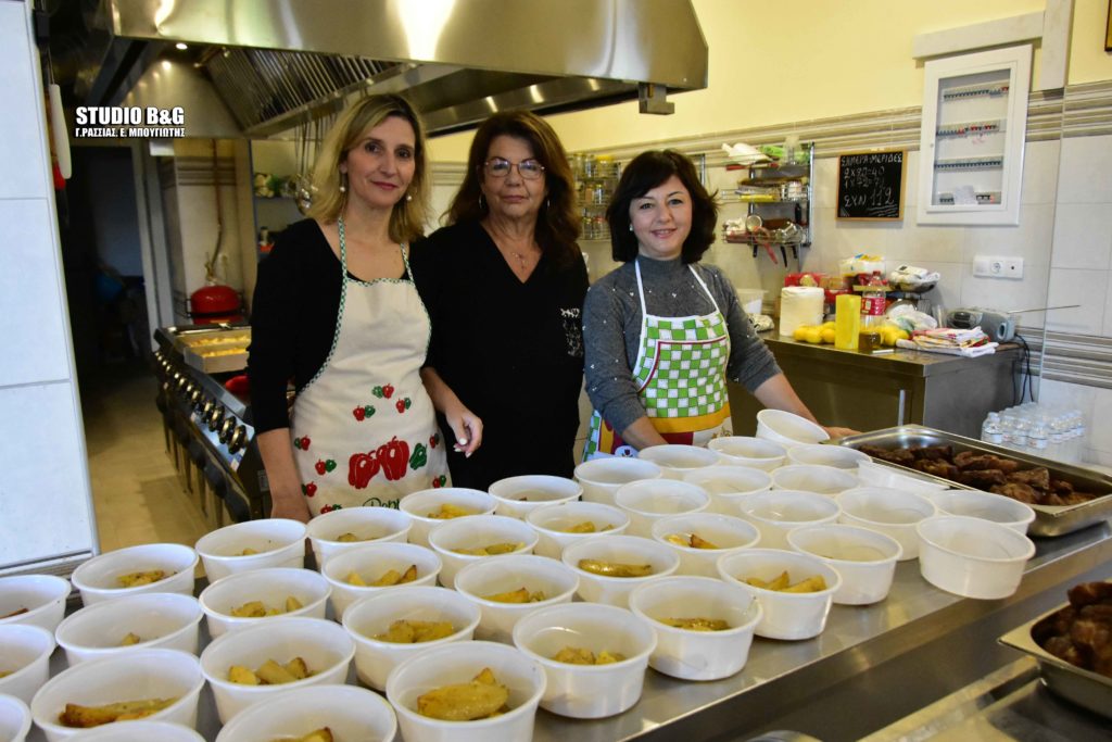 Ναύπλιο: Χριστουγεννιάτικο γεύμα αγάπης από τους εθελοντές του Ι.Ν Ευαγγελίστριας (BINTEO/ΦΩΤΟ)