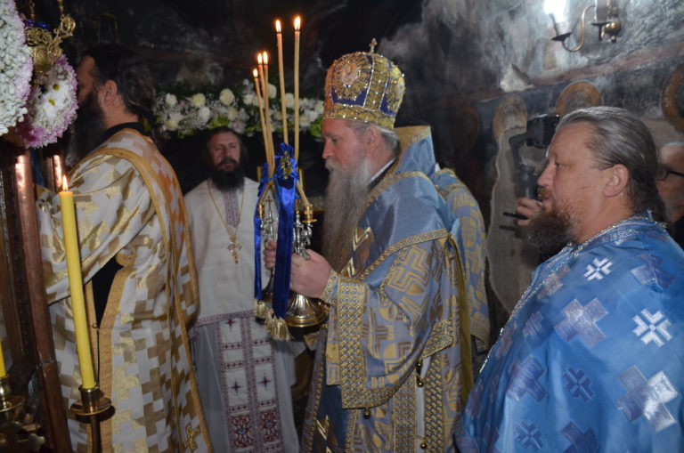 Ваведење Пресвете Богородице торжествено прослављено у острошкој светињи, богослужио Митрополит Јоаникије