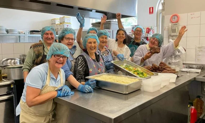 ‘Five Loaves Initiative’: Parish of Saint Haralambos in Templestowe prepare hot meals and sandwiches for the homeless