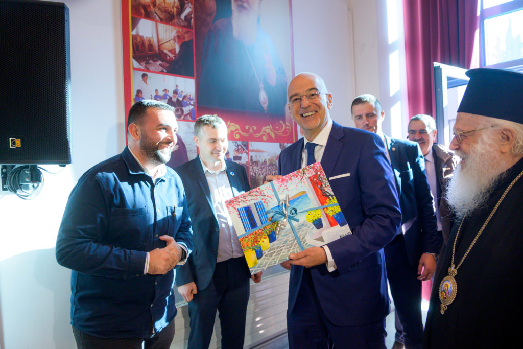 Ο Ν. Δένδιας στο σχολείο «Πρωταγωνιστές» της Εκκλησίας της Αλβανίας