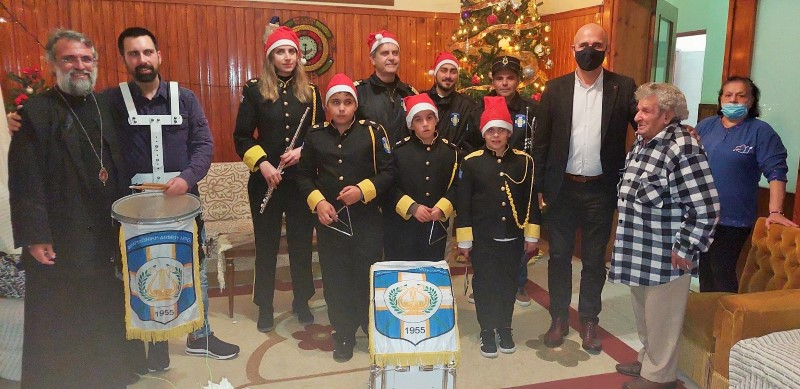 Χριστουγεννιάτικες μελωδίες από τη Δημοτική Φιλαρμονική στο Ισιδώρειο Γηροκομείο Λέρου