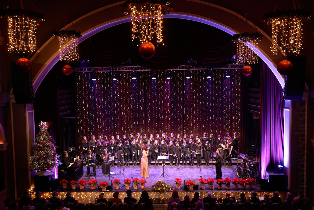 Εντυπωσιακή εμφάνιση της χορωδίας Bel cantes του Αγ. Ανδρέα Εγλυκάδος, Πατρών (ΦΩΤΟ)