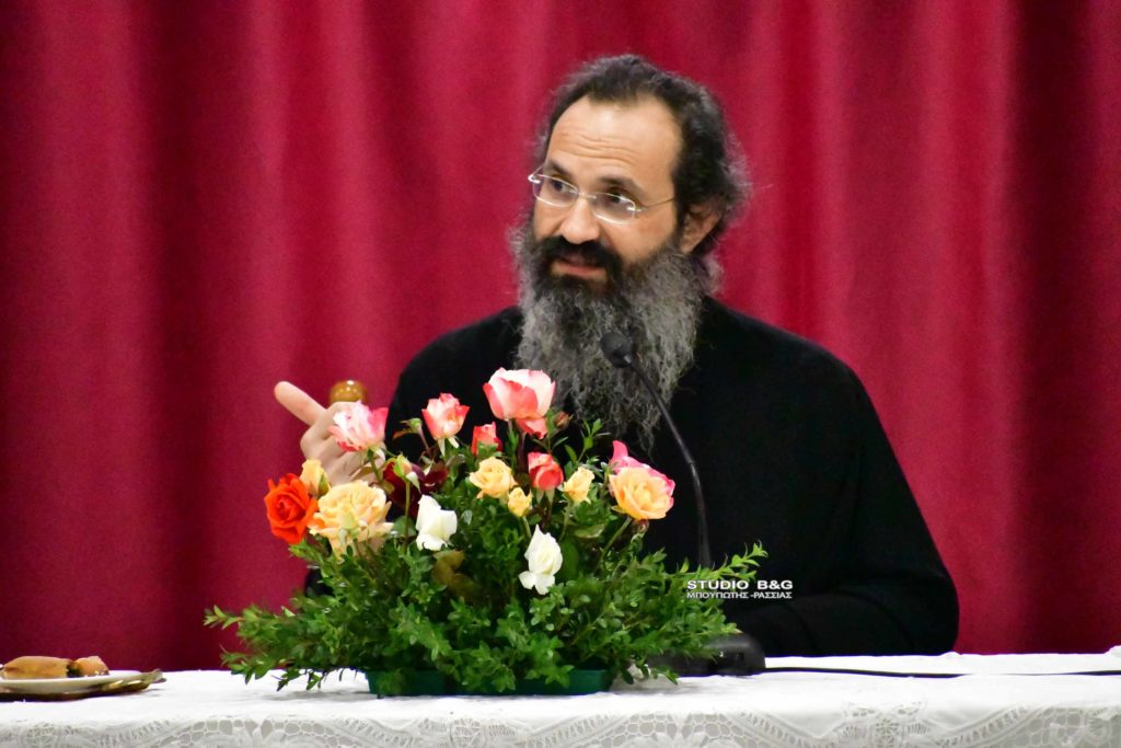 Πατήρ Σπυρίδων Βασιλάκος: “Ο σταυρός της πατρότητας και της μητρότητας” (ΒΙΝΤΕΟ)