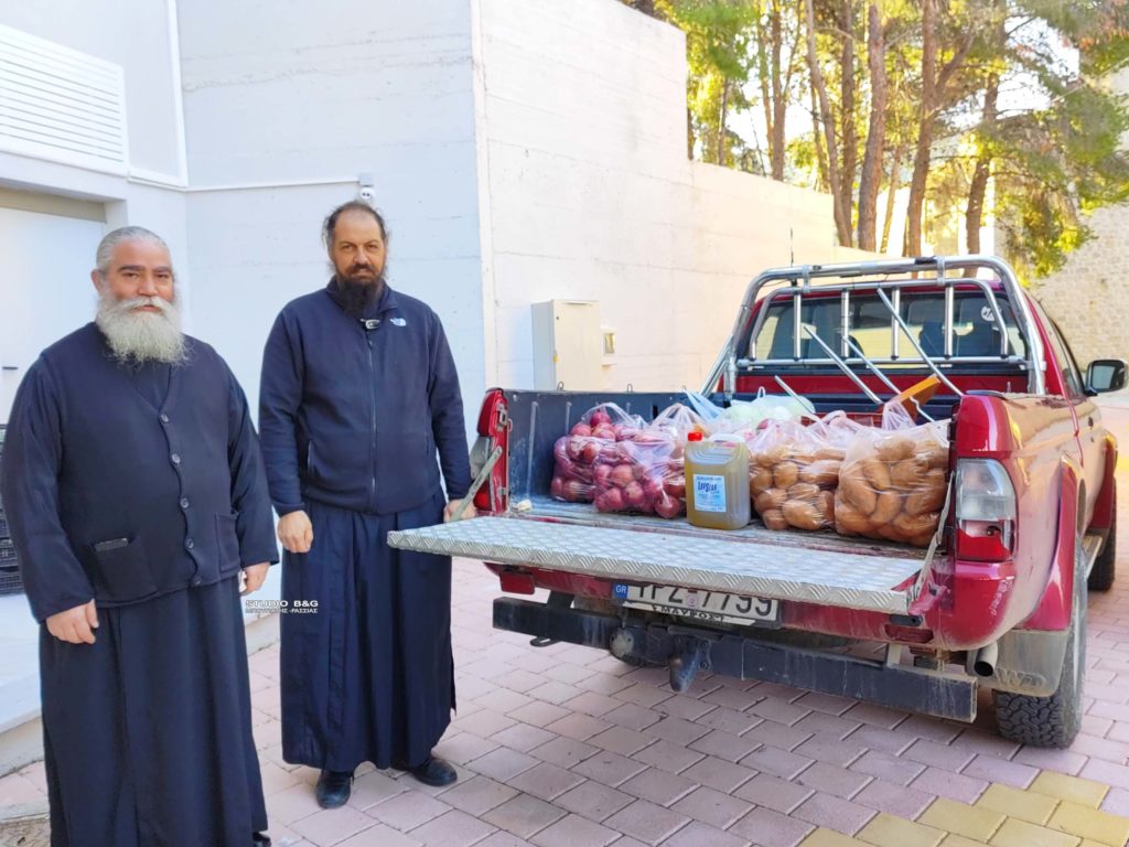 Ναύπλιο: Τρόφιμα για το γεύμα των Χριστουγέννων από τον Ι.Ν. Αγ. Τριάδος στο Συσσίτιο Ευαγγελίστριας (ΒΙΝΤΕΟ)