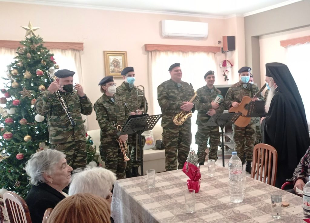 Χριστουγεννιάτικα κάλαντα στο Μέγαρο και στο Γηροκομείο της Ι.Μ. Σάμου και Ικαρίας