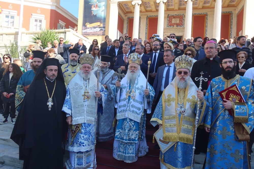 Μητροπολίτης Σύρου: «Άγιε Νικόλα, παρακαλώ σε, σε όλα τα πέλαγα λουλούδια στρώσε»