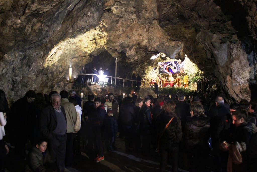 Χριστουγεννιάτικη Νυχτερινή Θεία Λειτουργία στο σπήλαιο της Μαραθοκεφάλας Κισάμου