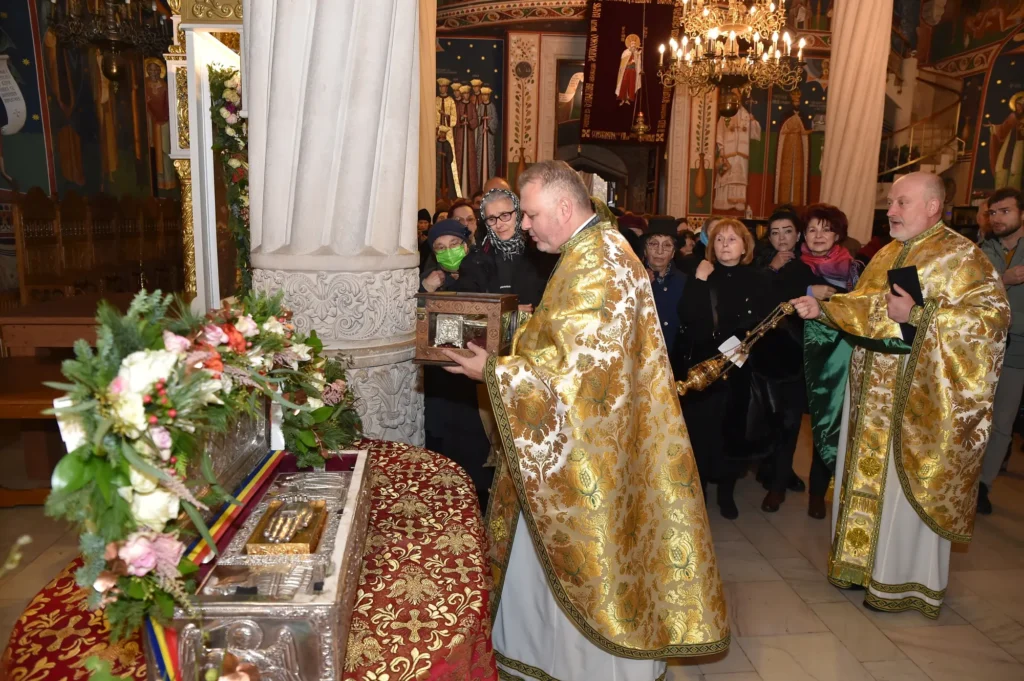 Brâul Maicii Domnului a fost adus la Biserica „Sfântul Gheorghe” – Nou din Capitală