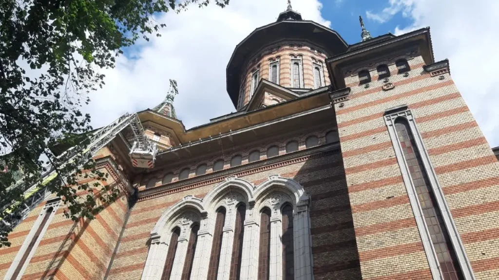 A fost restaurat sistemul de colectare a apelor pluviale la Catedrala din Timișoara. Pentru 2023 sunt planificate noi lucrări