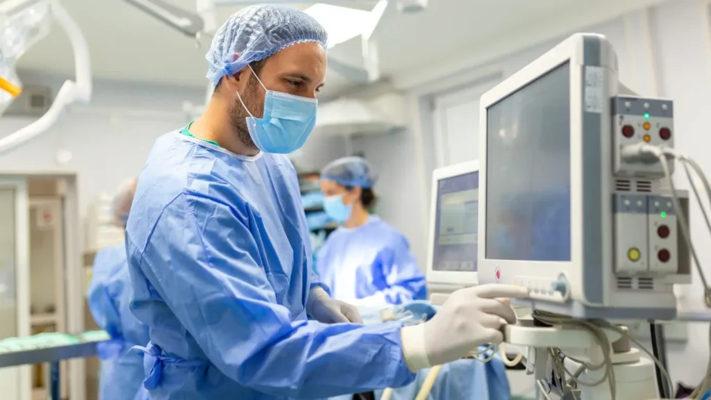 Arhiepiscopia Craiovei a donat aparatură medicală în valoare de 30.000 de euro unui spital din județul Gorj